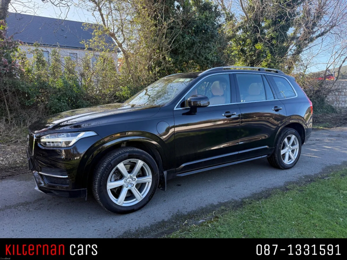 Volvo XC90 T8 MOMENTUM PRO 5DR AUTO 2.0 A - Image 4