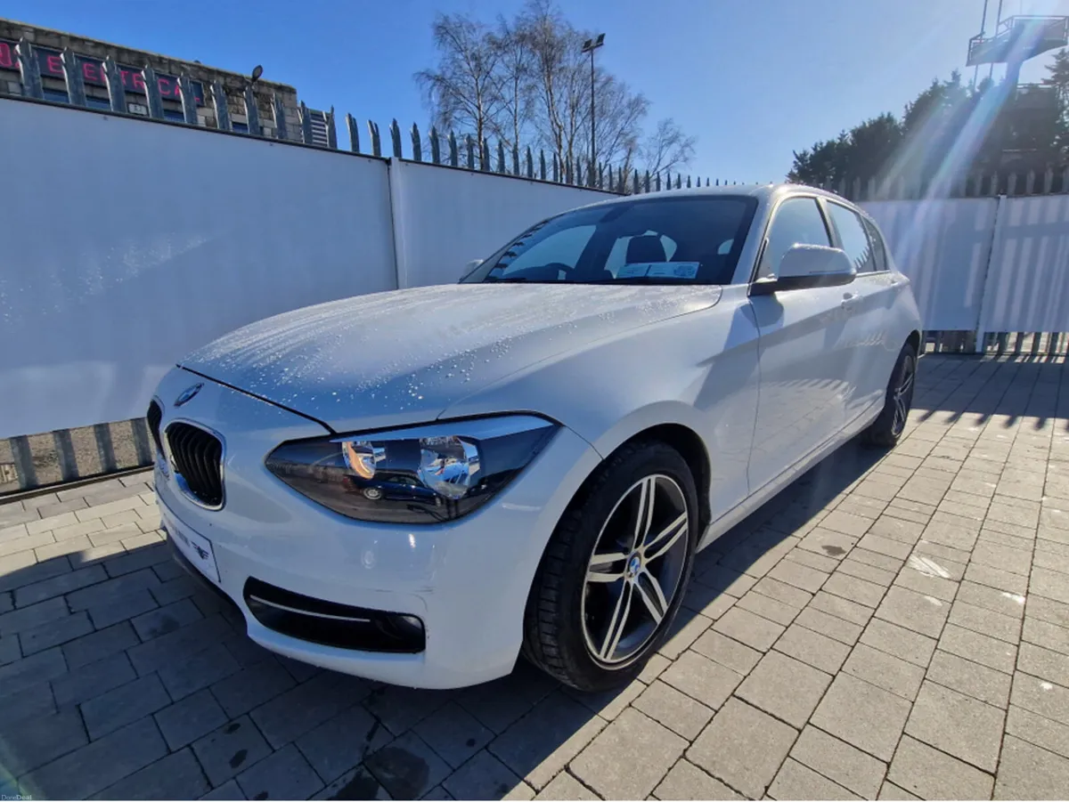 BMW 1-Series I SPORT 5DR - Image 4