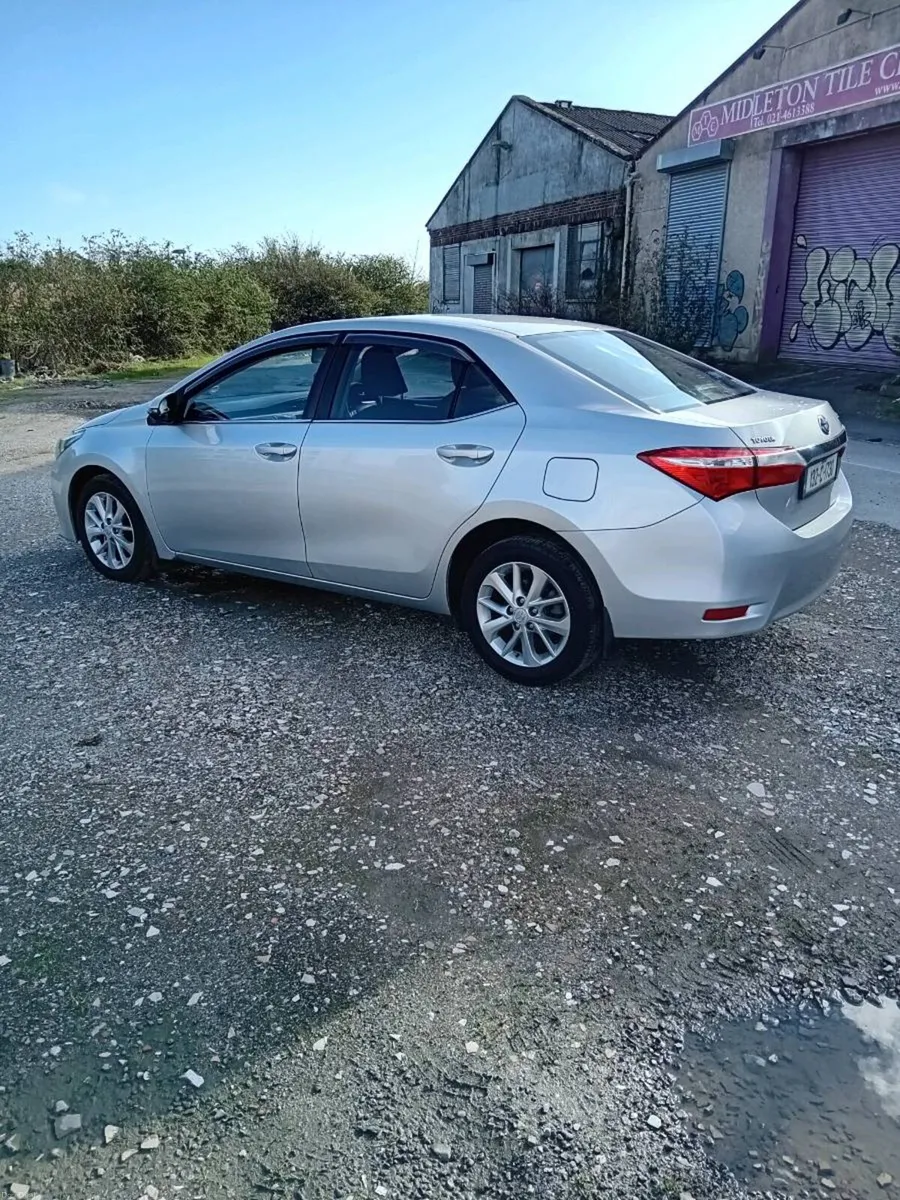 Toyota corolla - Image 4