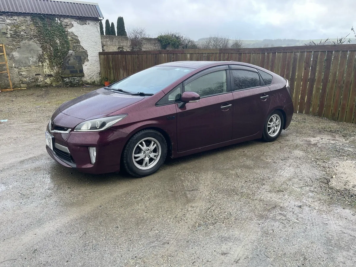 2015 Toyota Prius - Image 2