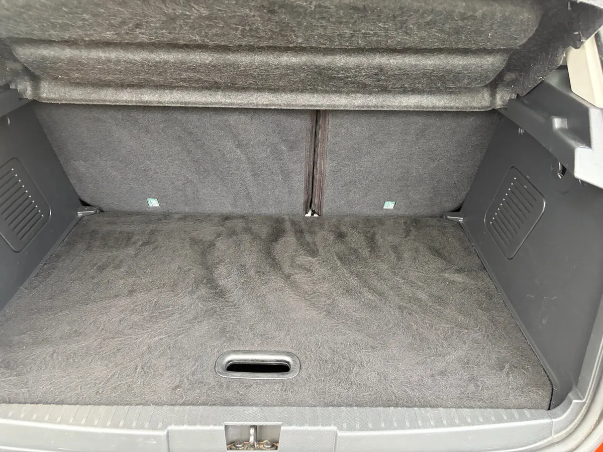 Renault Captur 2015, dCi 90 S&S INTENSE - Image 2