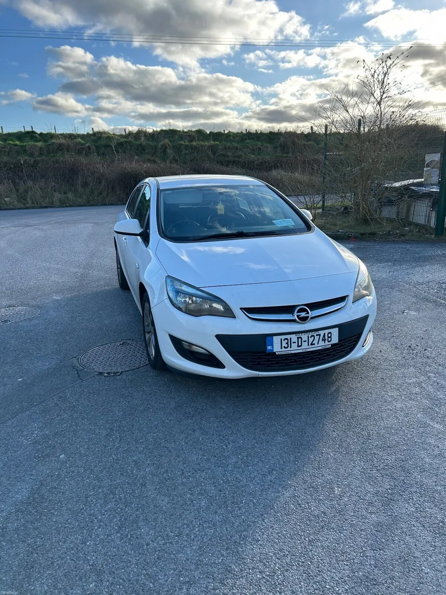 Opel Astra 2013 - Image 1
