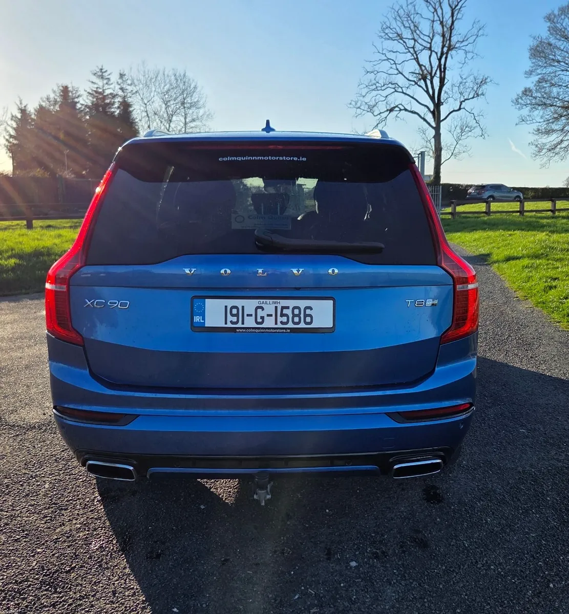 2019 Volvo XC90 R-DESIGN T8 PHEV AWD 7 Seats. - Image 4