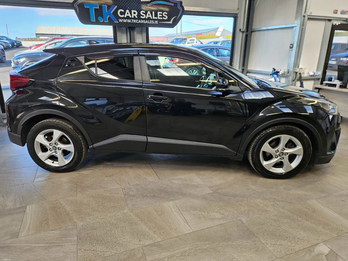 18 TOYOTA C-HR ZYX10 5DR AUTO - Image 2