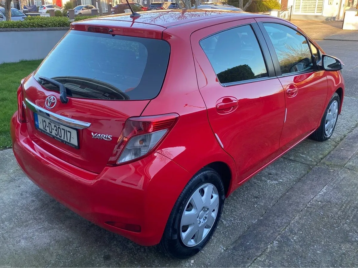 2012 Toyota Yaris Luna - Image 2