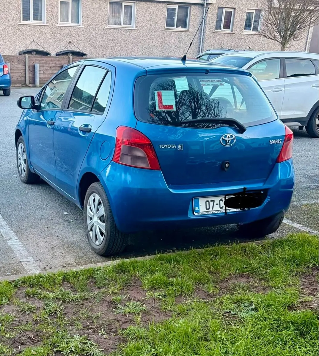 Toyota Yaris 2007 - Image 2