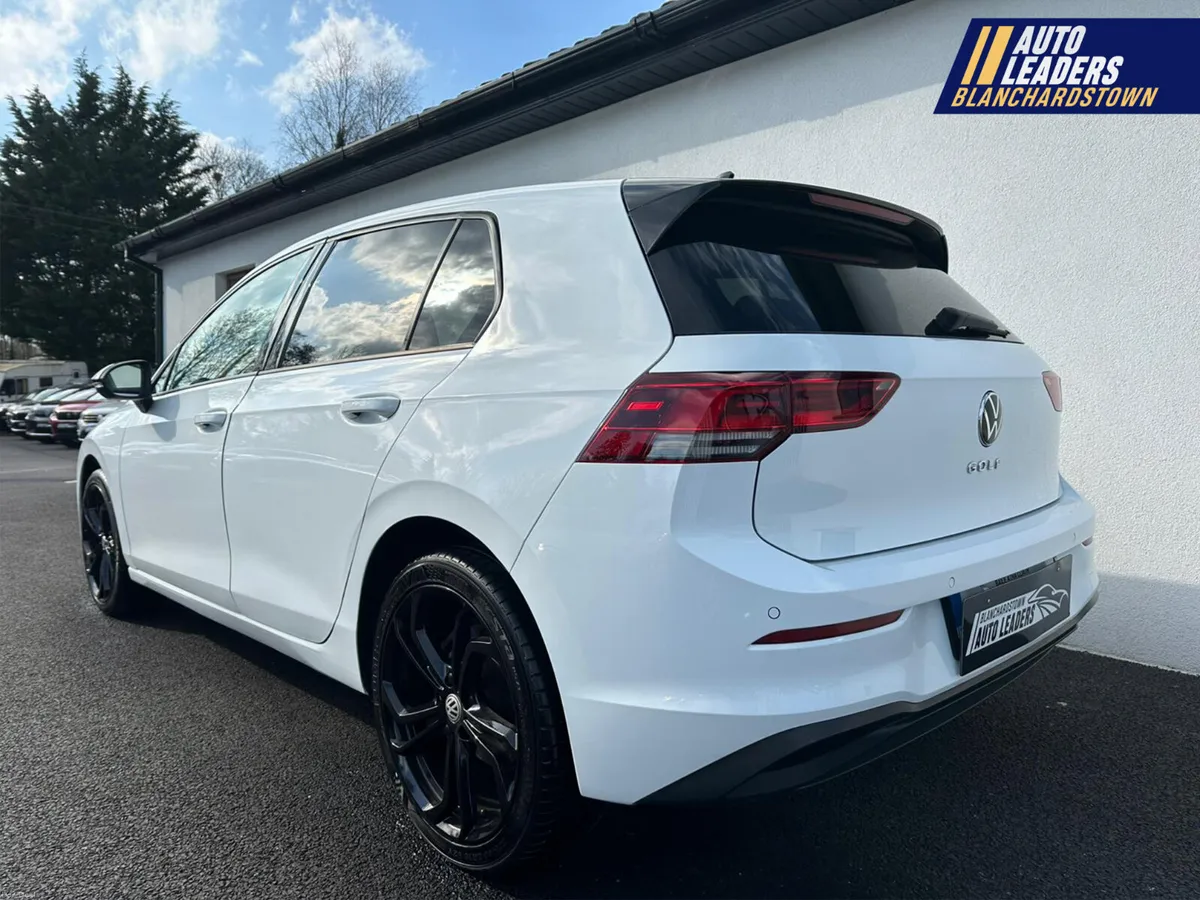 VOLKSWAGEN GOLF LIFE 2.0 TDI 115HP NAV - Image 4