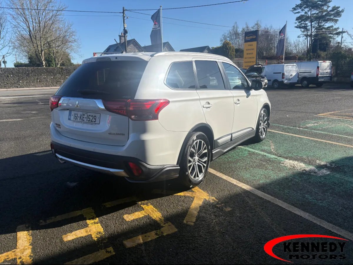 Mitsubishi Outlander 16MY 4WD 6 6MT 7S 4DR - Image 3