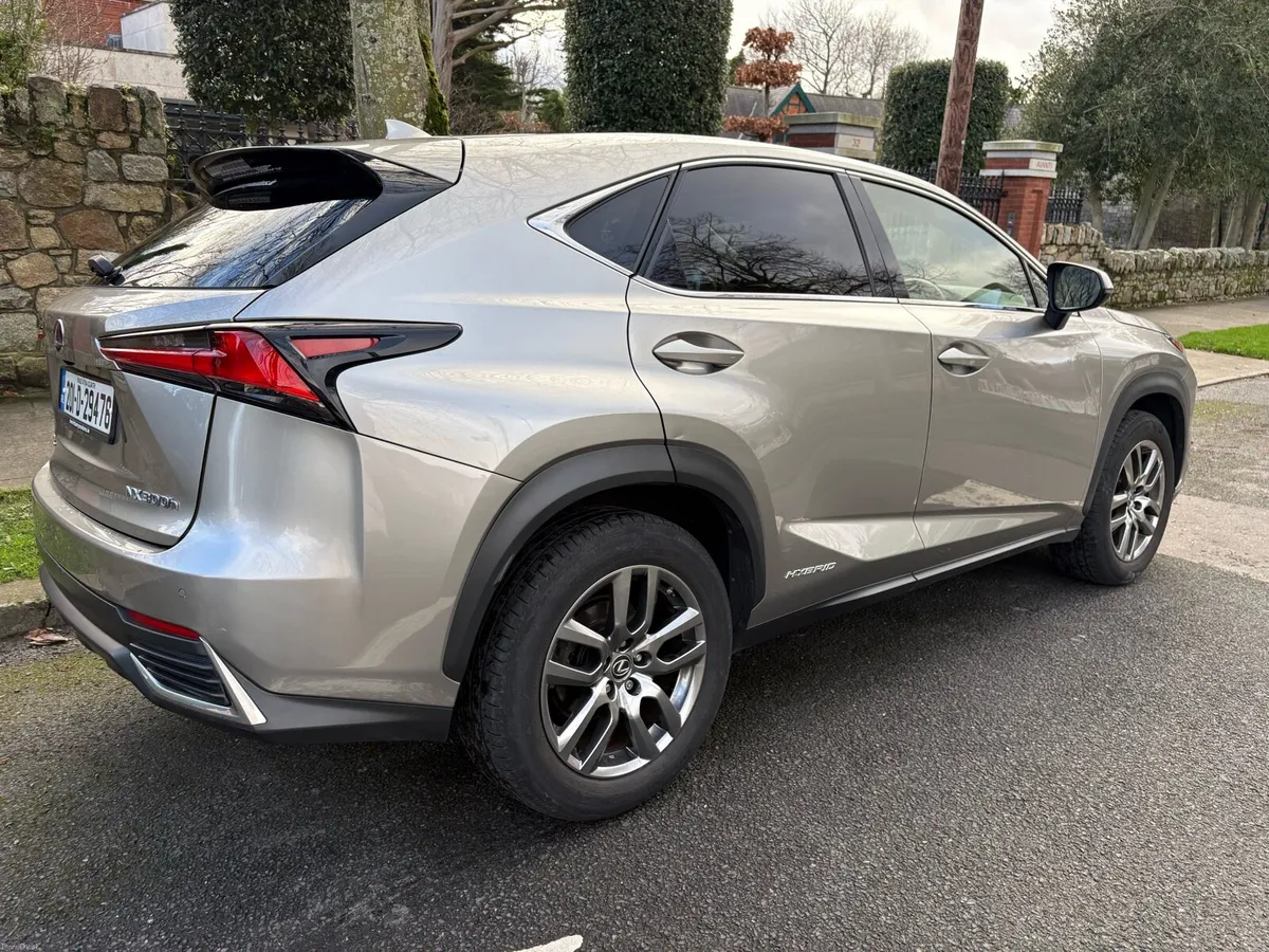 Lexus NX 300h - Image 2