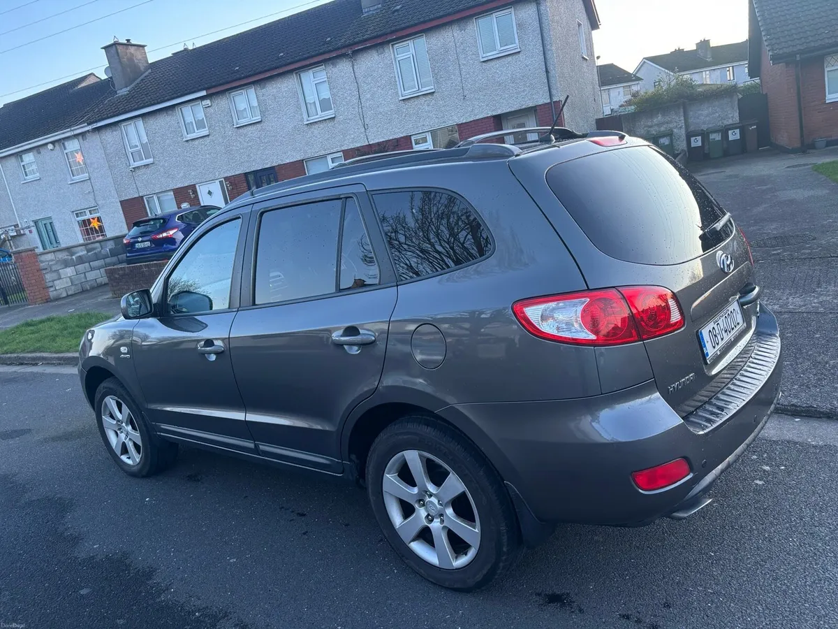 Hyundai Santa Fe automatic - Image 2