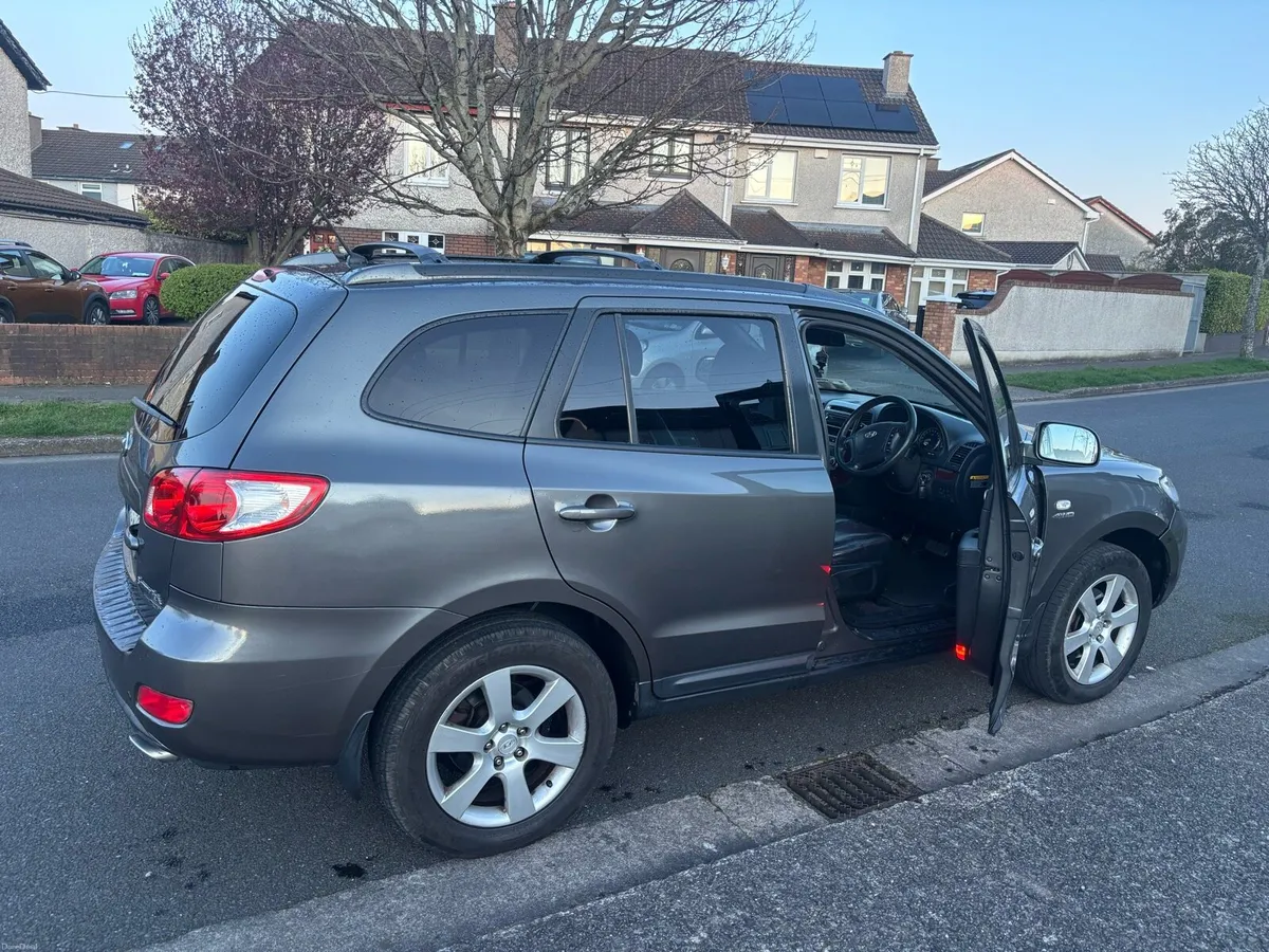 Hyundai Santa Fe automatic - Image 3