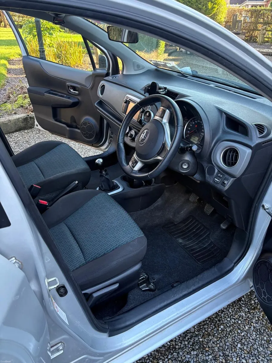 Toyota Yaris 2012 - Image 4