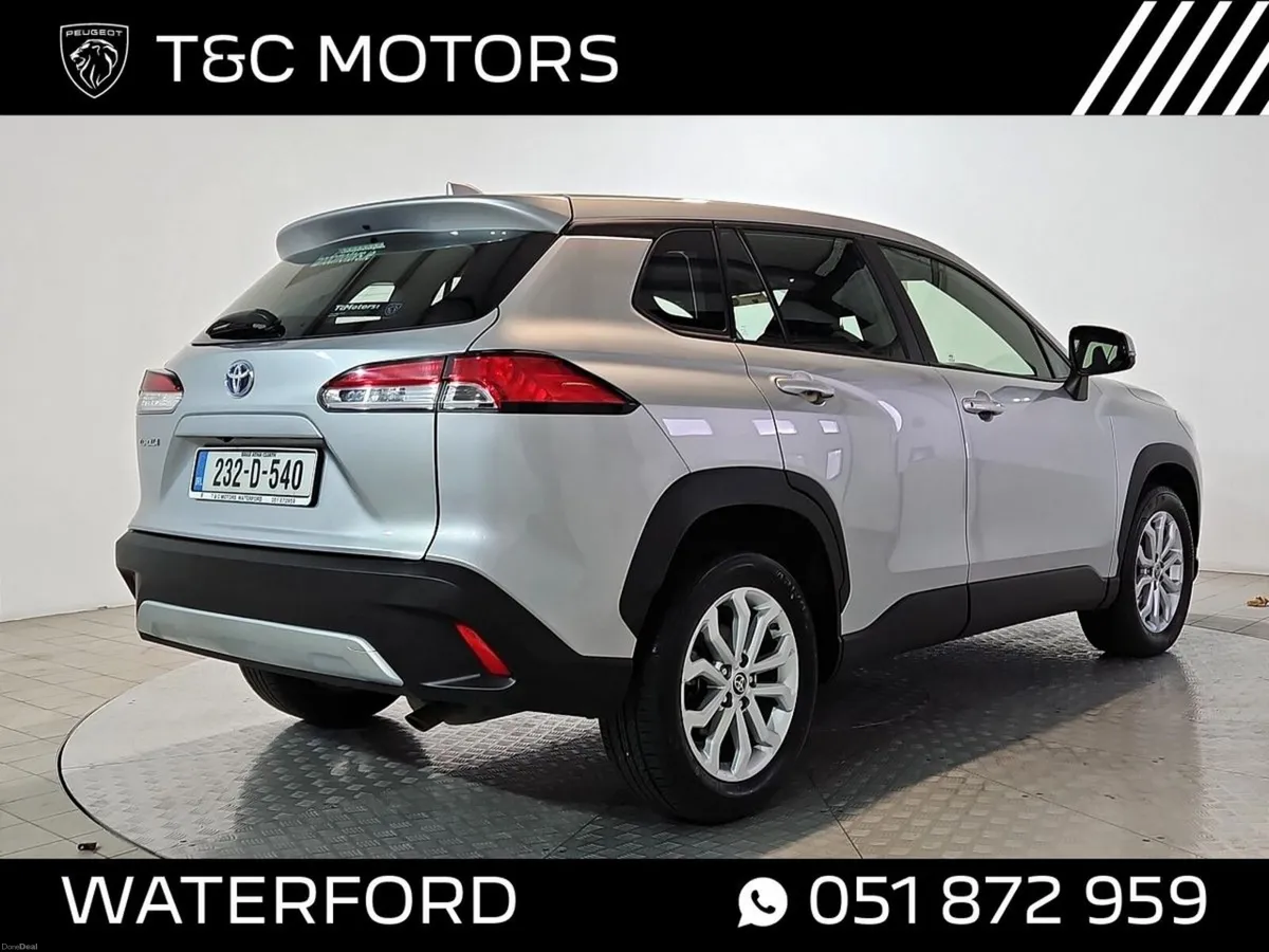 Toyota Corolla Cross 1.8 Hybrid Luna Hatchback - R - Image 3