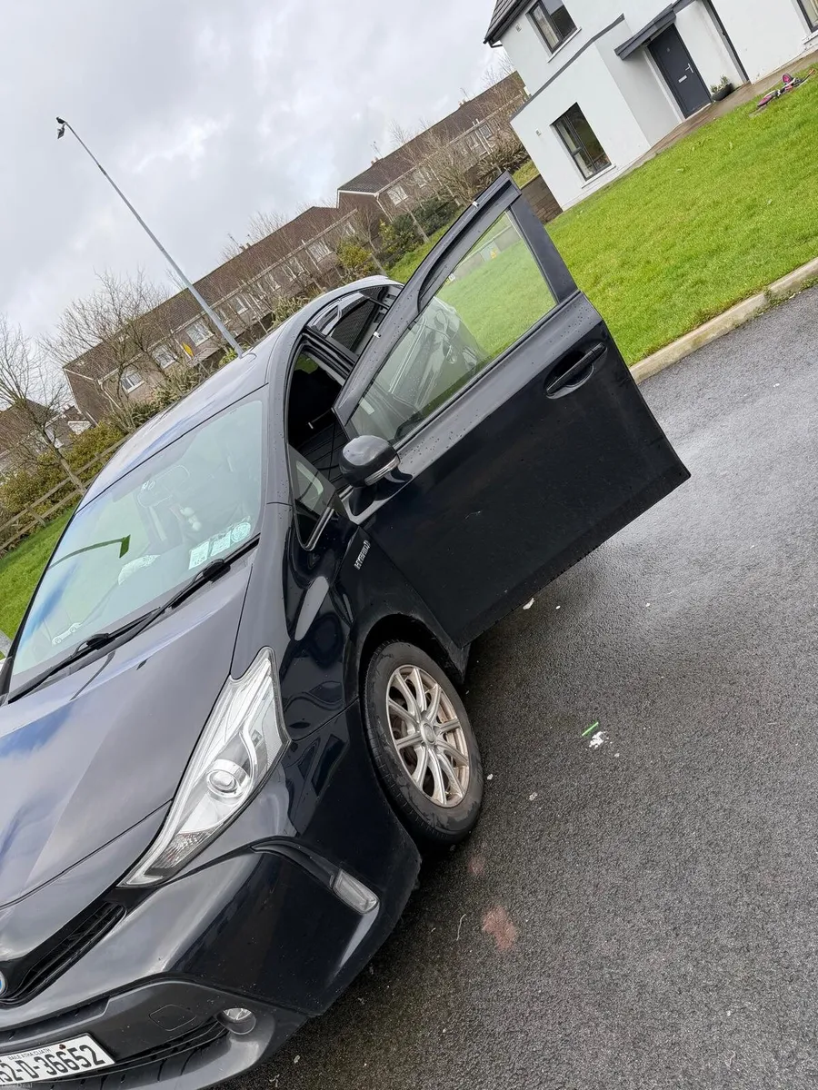 Toyota prius alpha 7 seater - Image 1