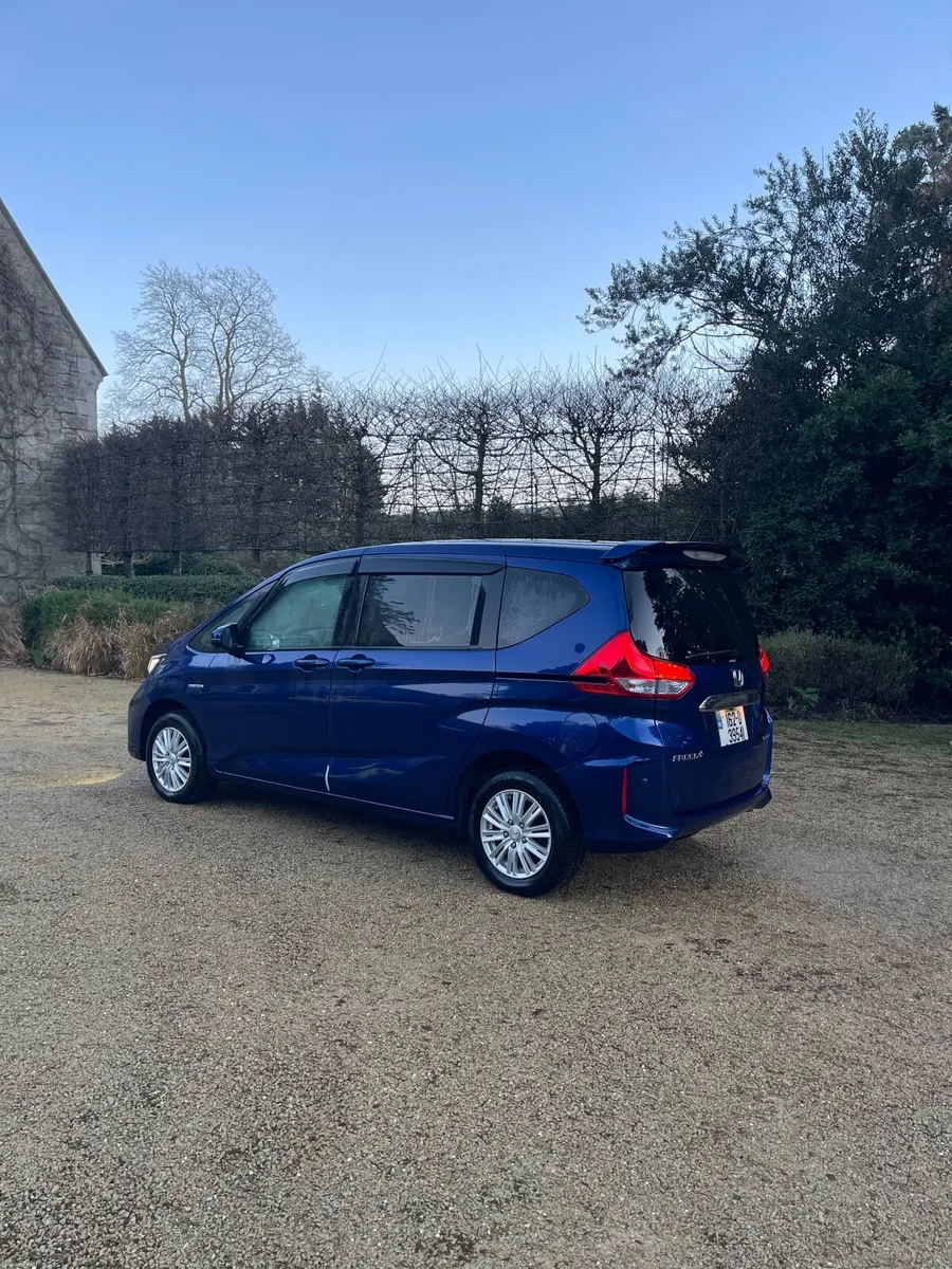 Honda Freed+ 4WD Hybrid - Image 4