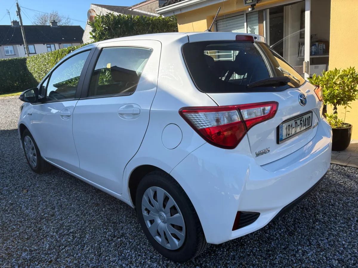 Toyota Yaris 2018 Hybrid - Image 3