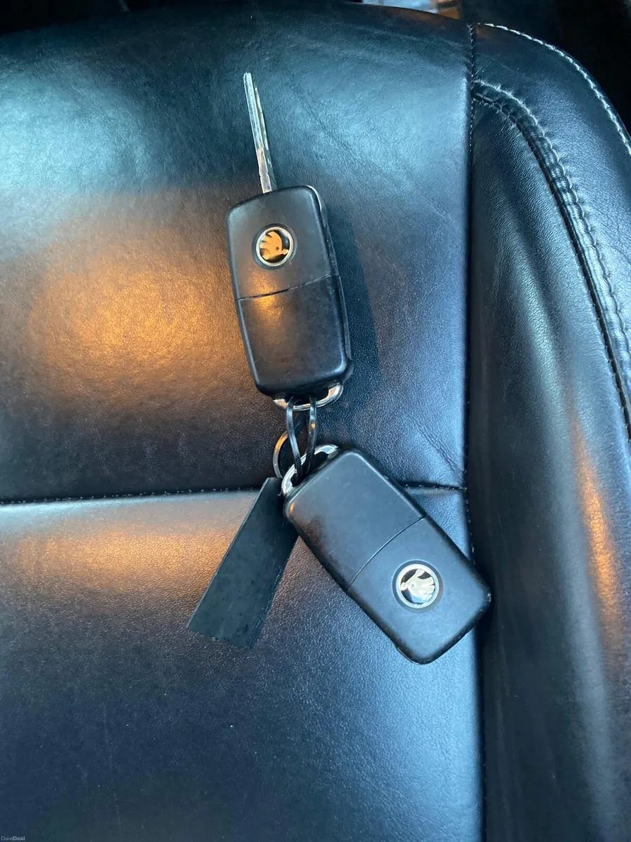 Skoda Superb 2014 - Image 2