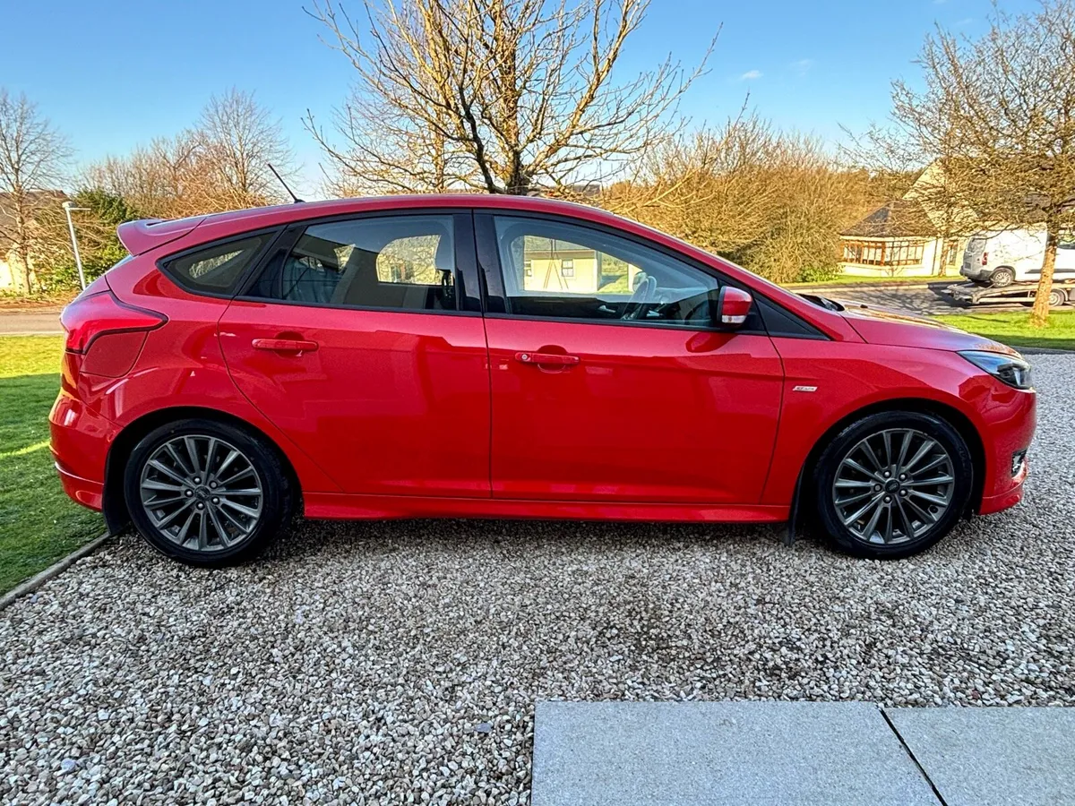 2017 ford focus 1.0 ST only 49000 miles - Image 2