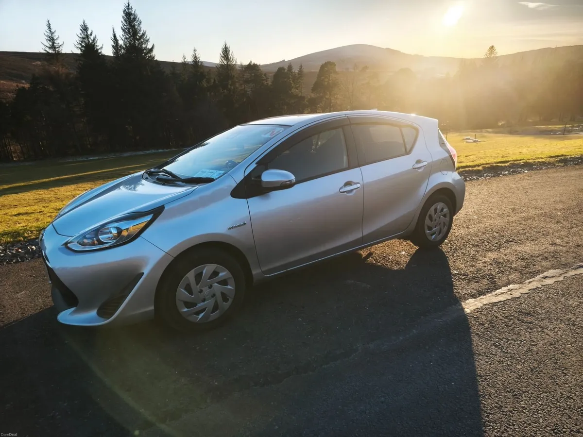 Toyota Aqua 2017 - Image 2