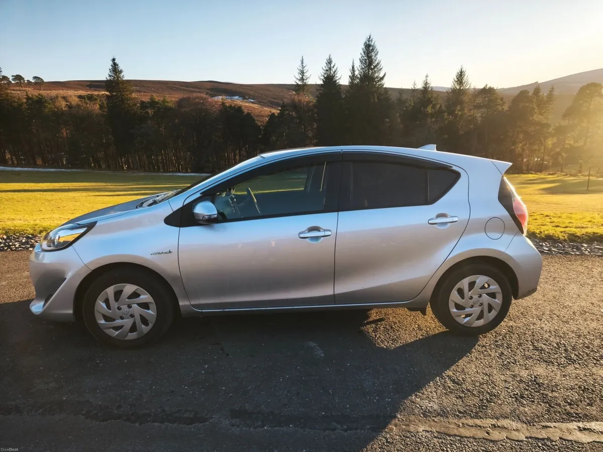 Toyota Aqua 2017 - Image 3