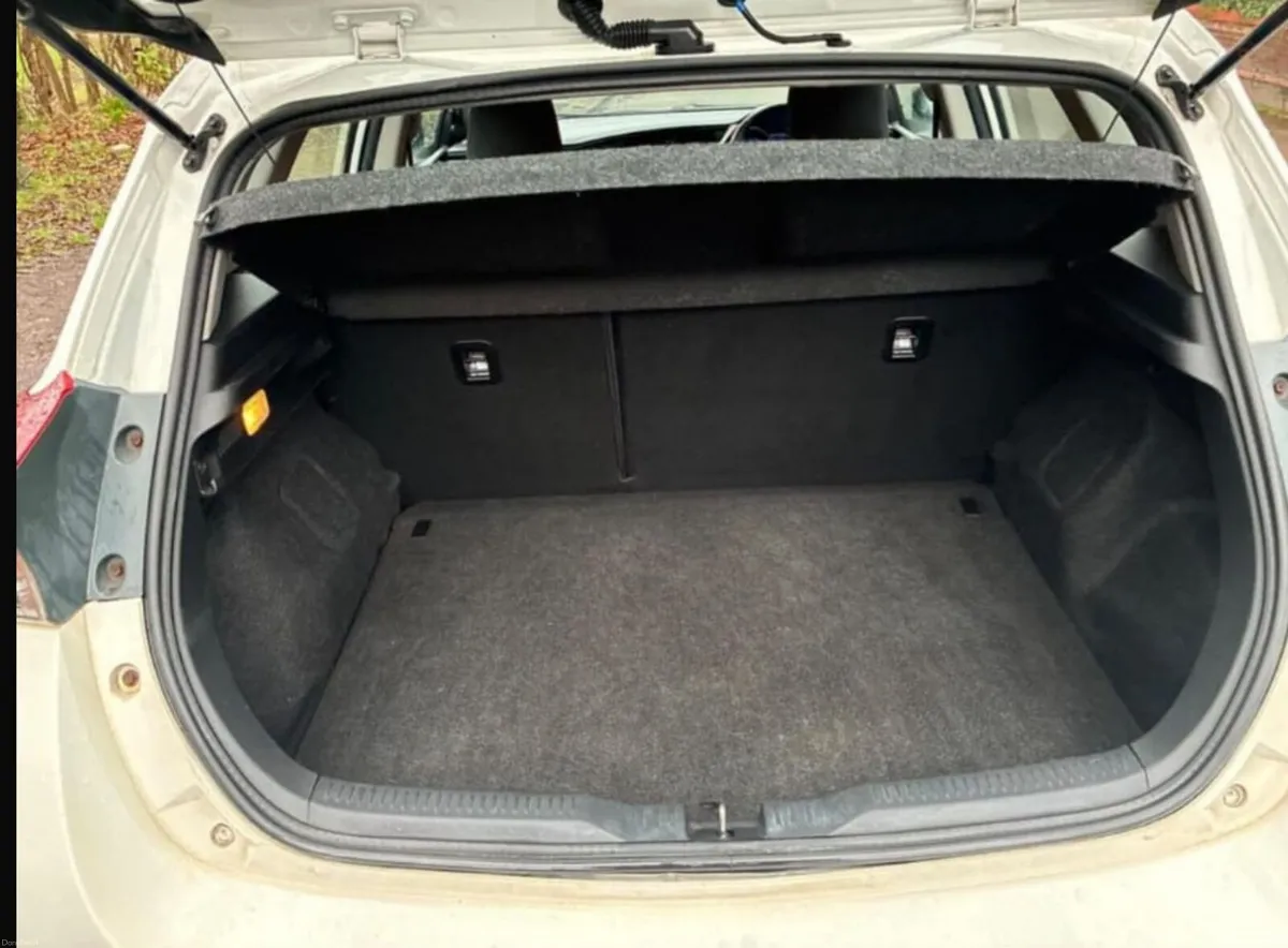 171 Toyota Auris 1.2 icon - Image 4