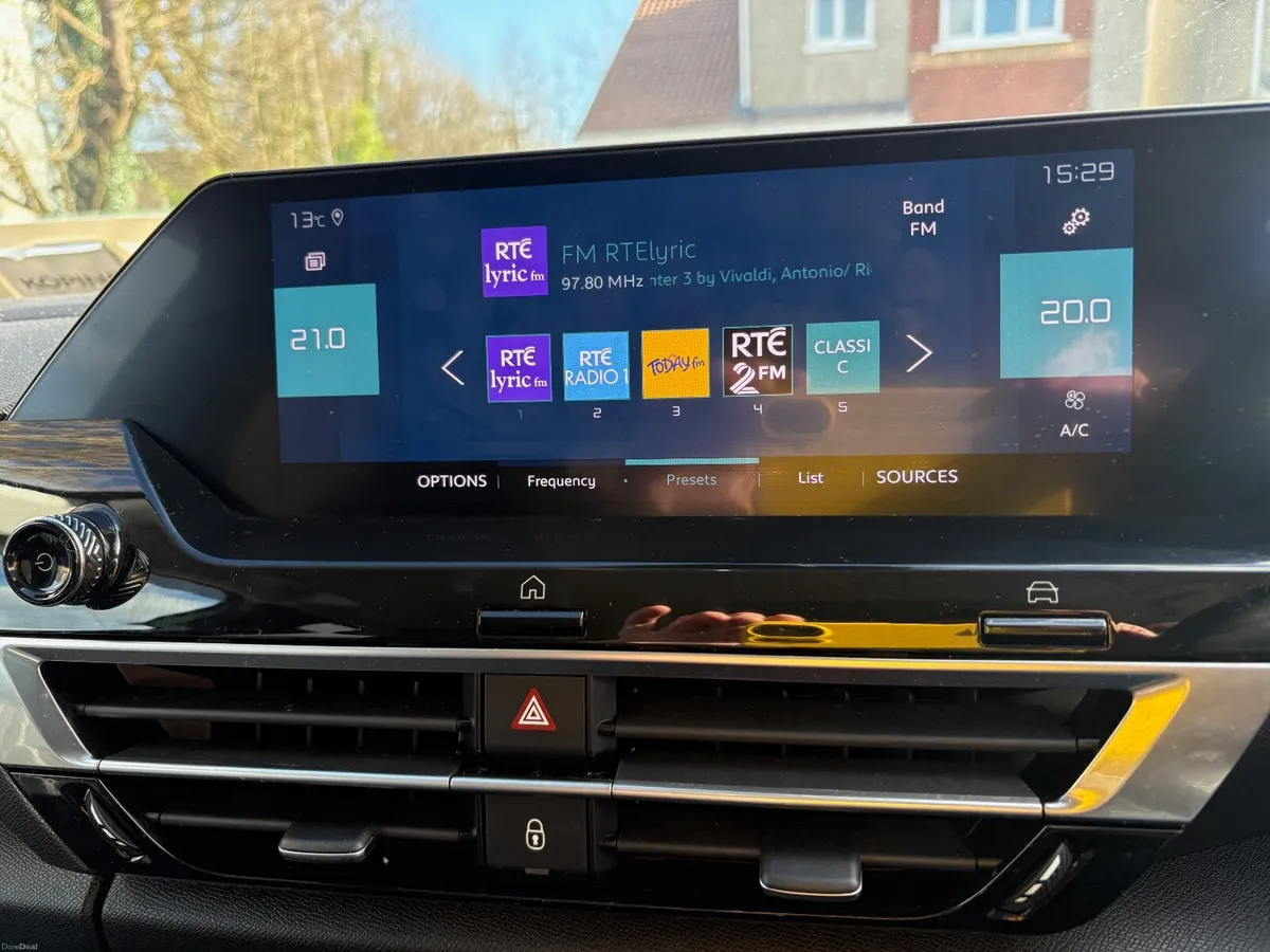 CITROEN e-C4 *TOP SPEC* EFLAIR PACK 50kWh - Image 3