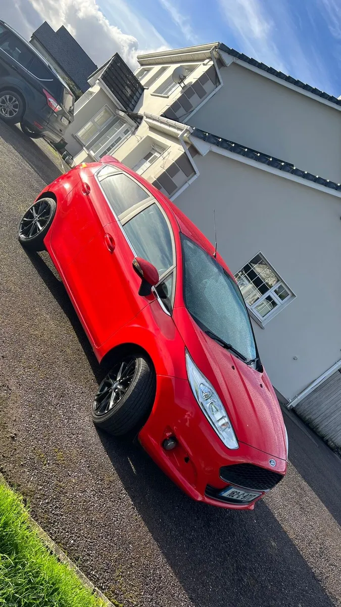 Ford Fiesta 2016 LOW MILAGE - Image 1