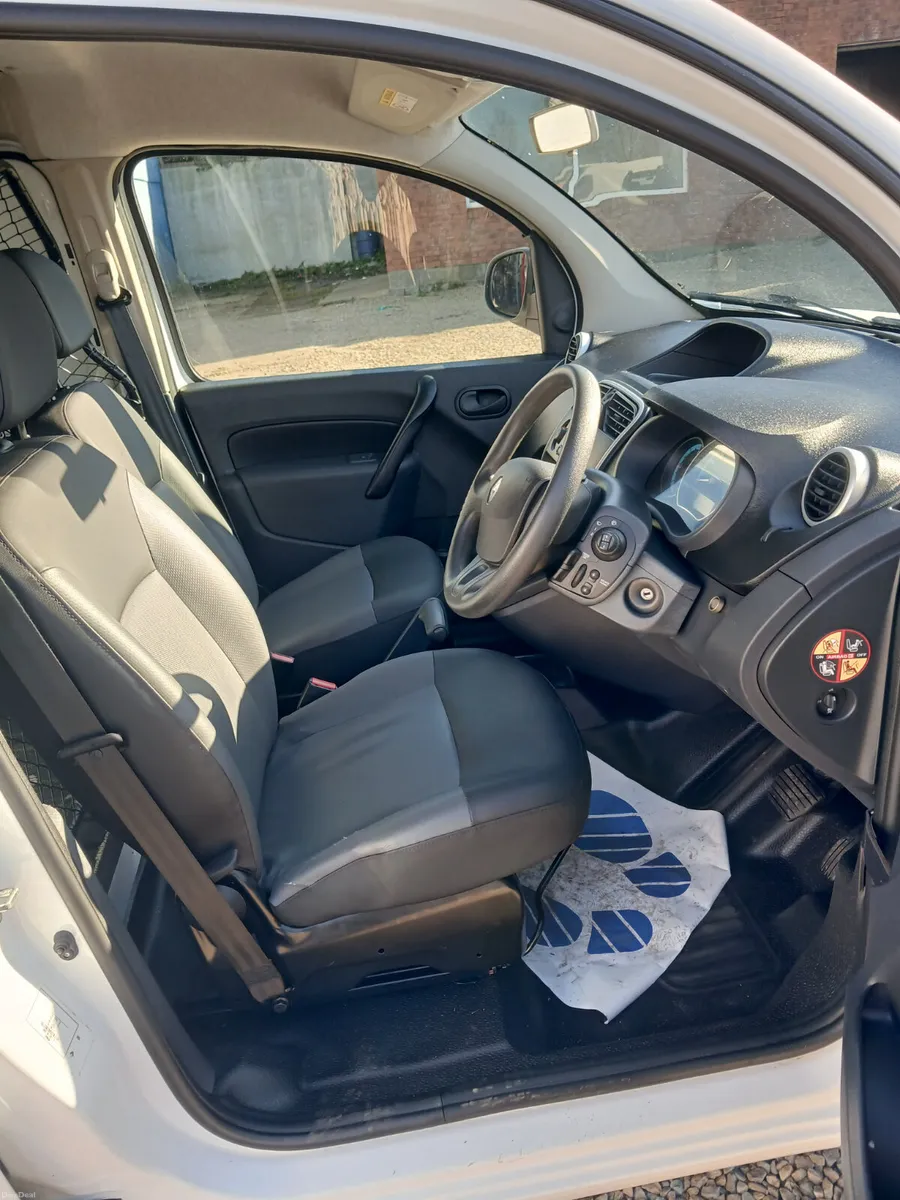 Electric Renault Kangoo 2020 like new  condition - Image 3