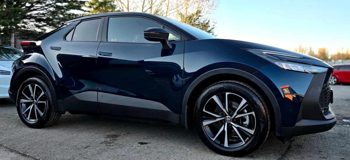 🔥 2025 Toyota C-HR 2.0 PHEV Sport+ - Image 3