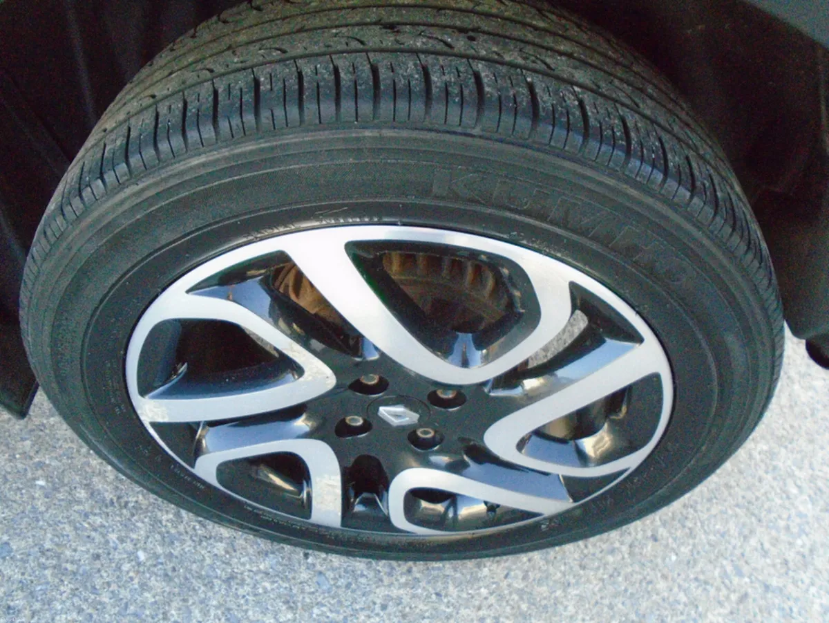 Renault Captur SIGNATURE 1.5 DCI 90 20 4DR - Image 2