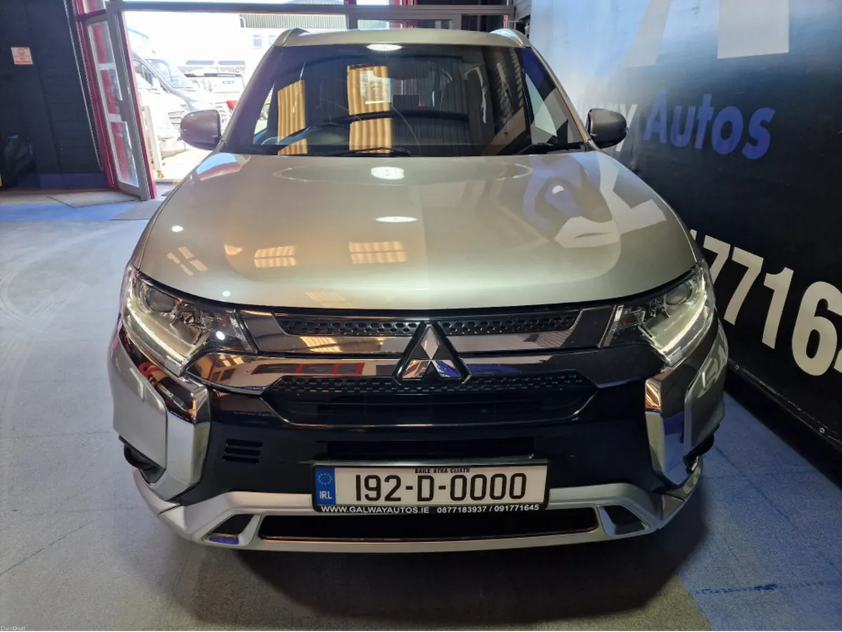 Mitsubishi Outlander DYNAMICS 2.4 PHEV **LOW MILAG - Image 3