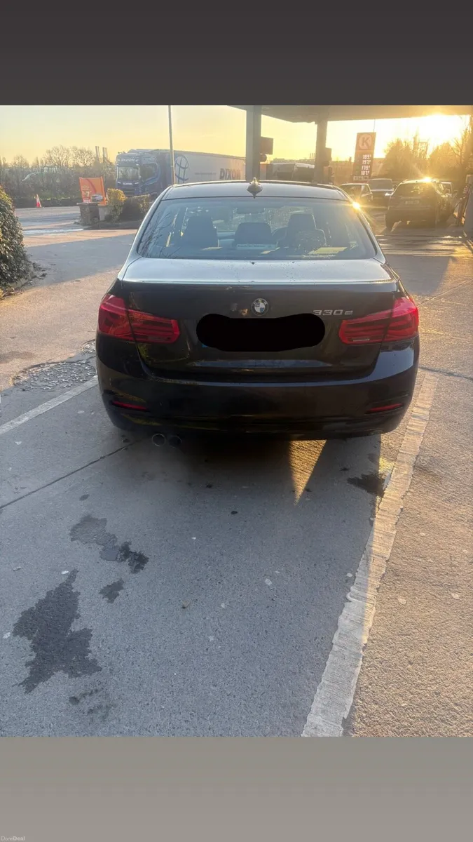 BMW 330e 3-series - Image 2