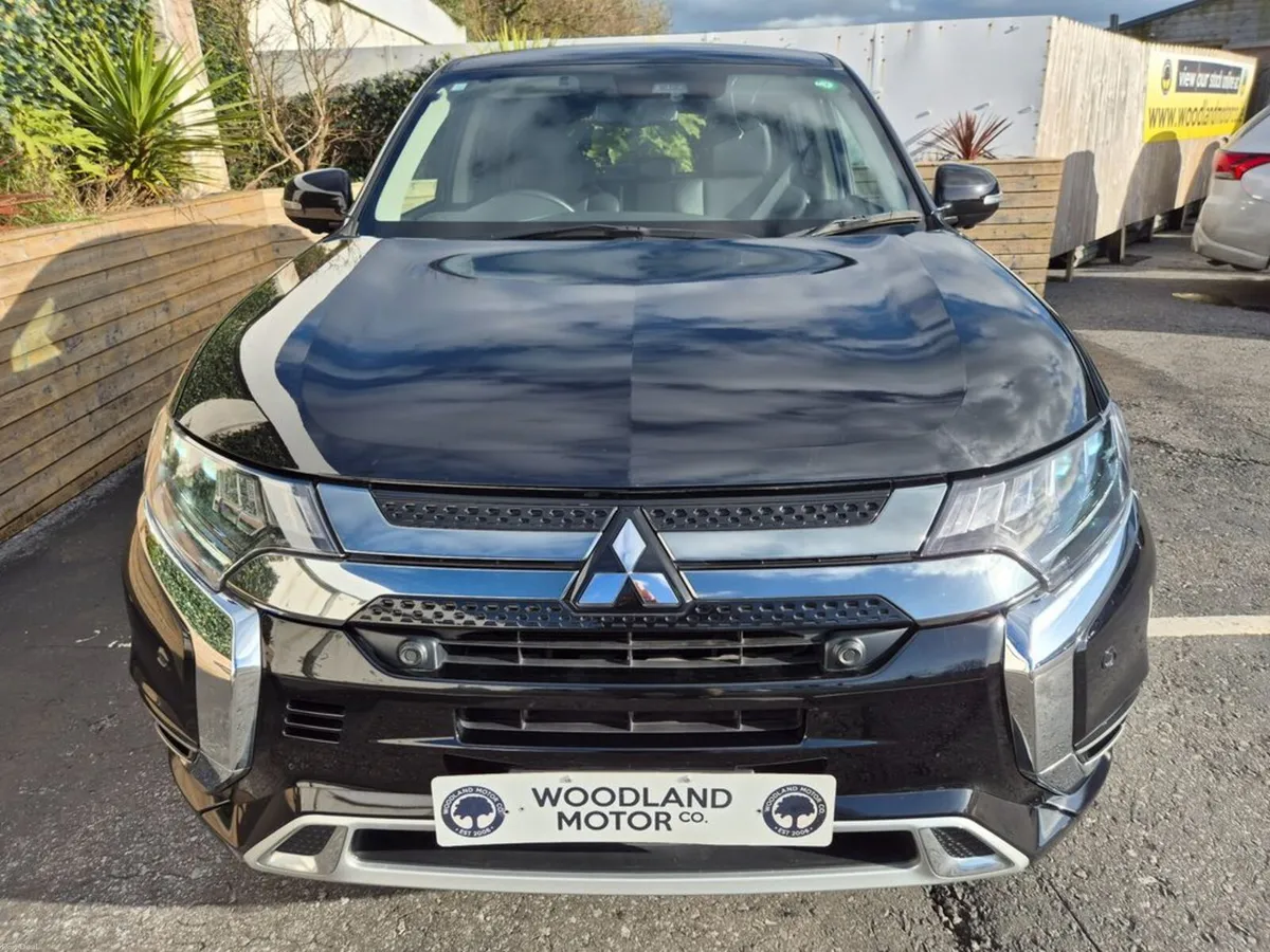 Mitsubishi Outlander 2.4 PHEV / INTENSE SAFETY PAC - Image 3
