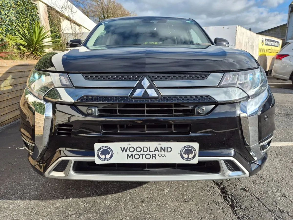 Mitsubishi Outlander 2.4 PHEV / INTENSE SAFETY PAC - Image 4