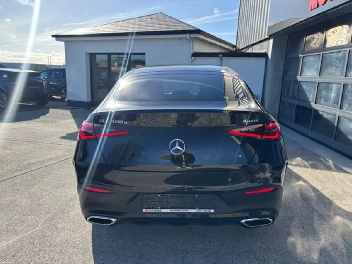 Mercedes-Benz GLC GLC 300 E 4MATIC URBAN EDITION C - Image 3