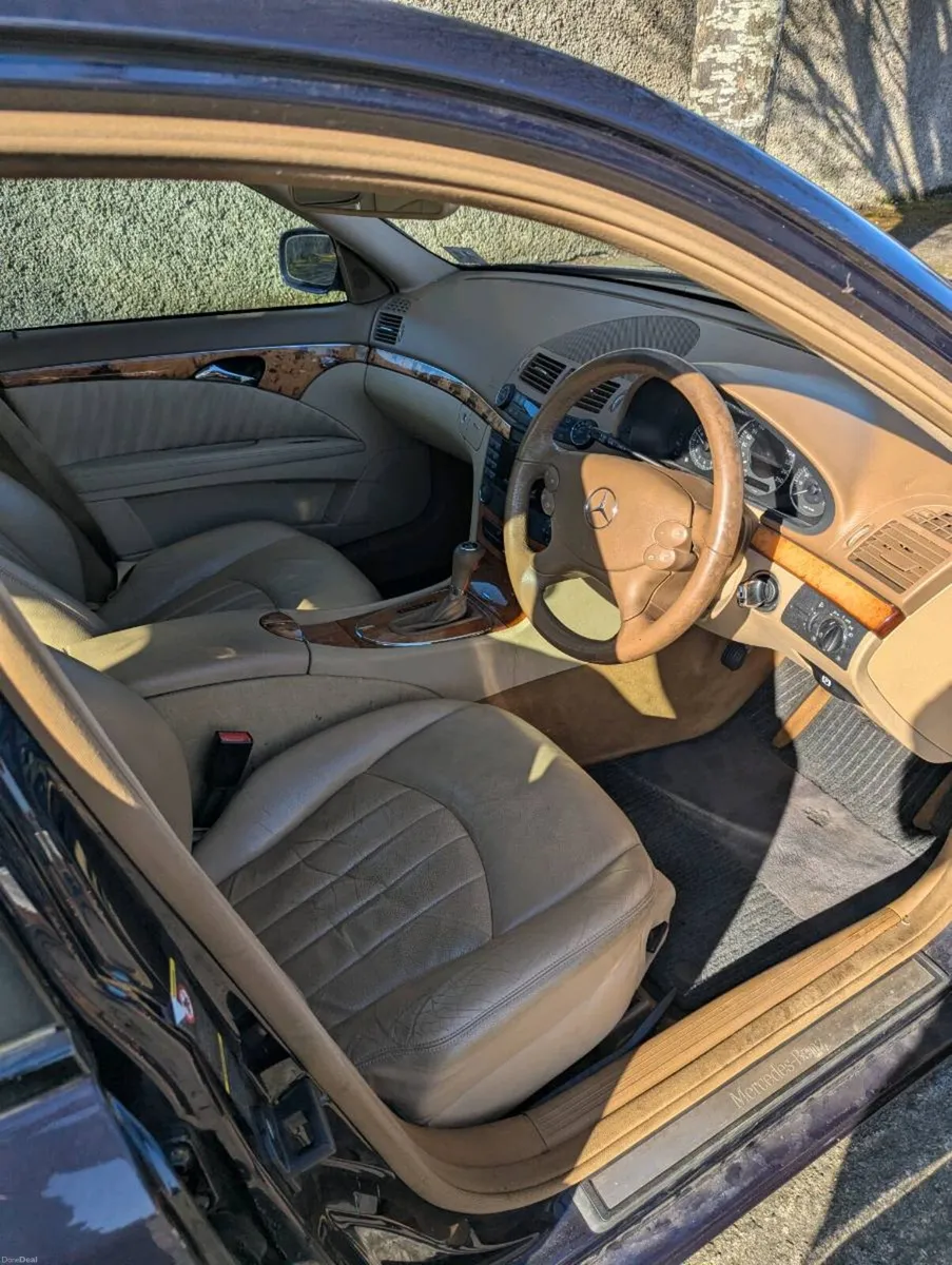 Mercedes Benz E200 - Image 2