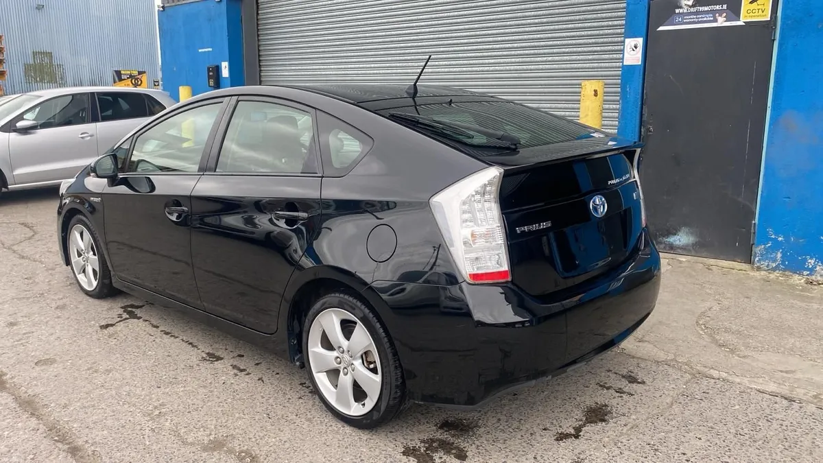 Toyota Prius 2011 - Image 1