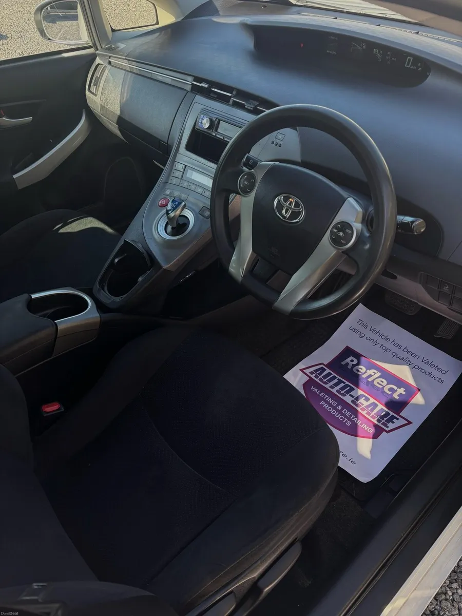 2014 TOYOTA PRIUS HYBRID - Image 4