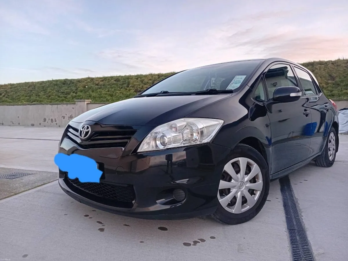 11 Toyota Auris - Image 1