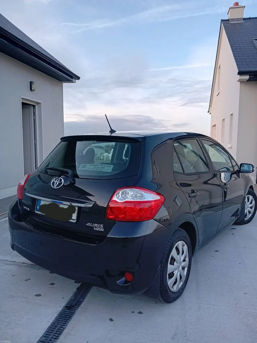 11 Toyota Auris - Image 3