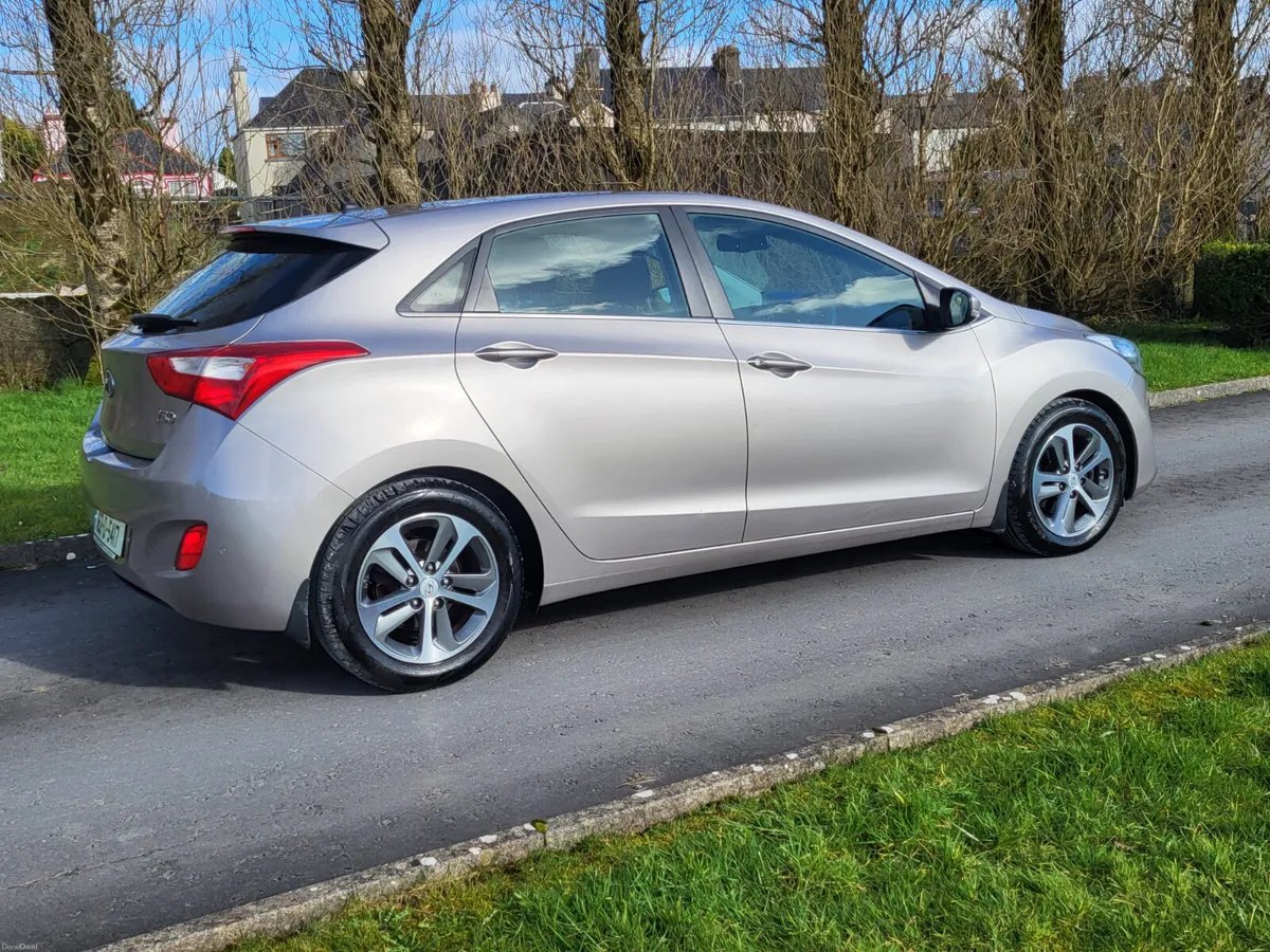 Hyundai i30  1.4 petrol low kms - Image 2