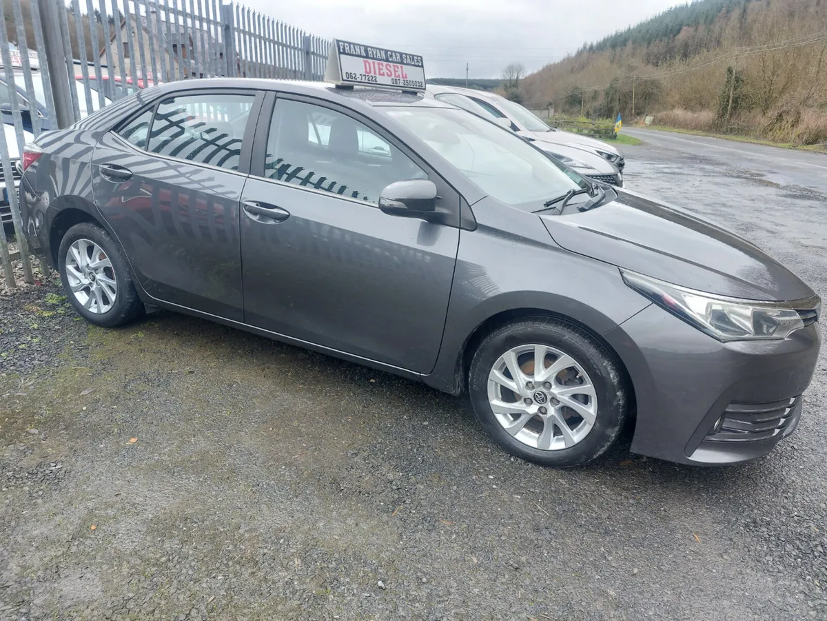 Toyota Corolla 2017 - Image 3