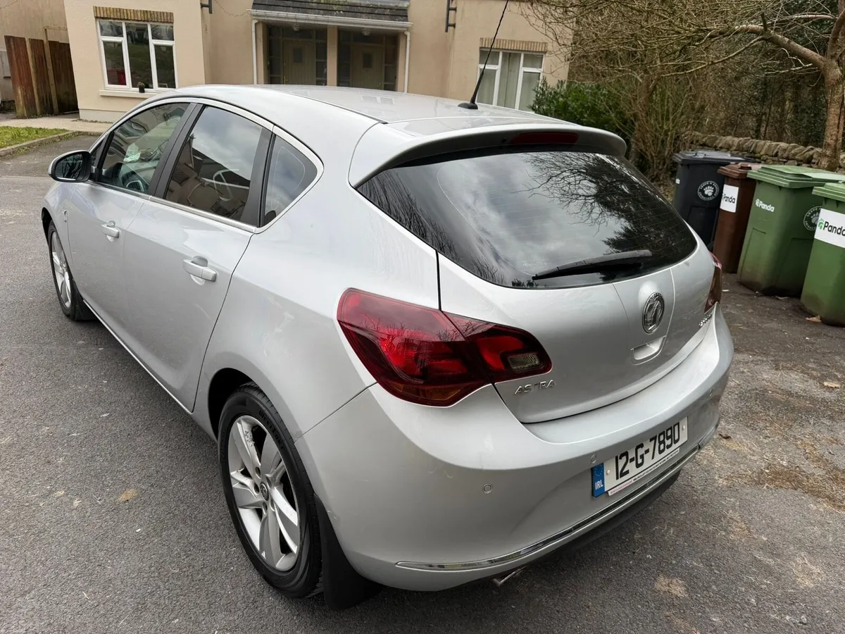2012 Opel Astra - Image 2