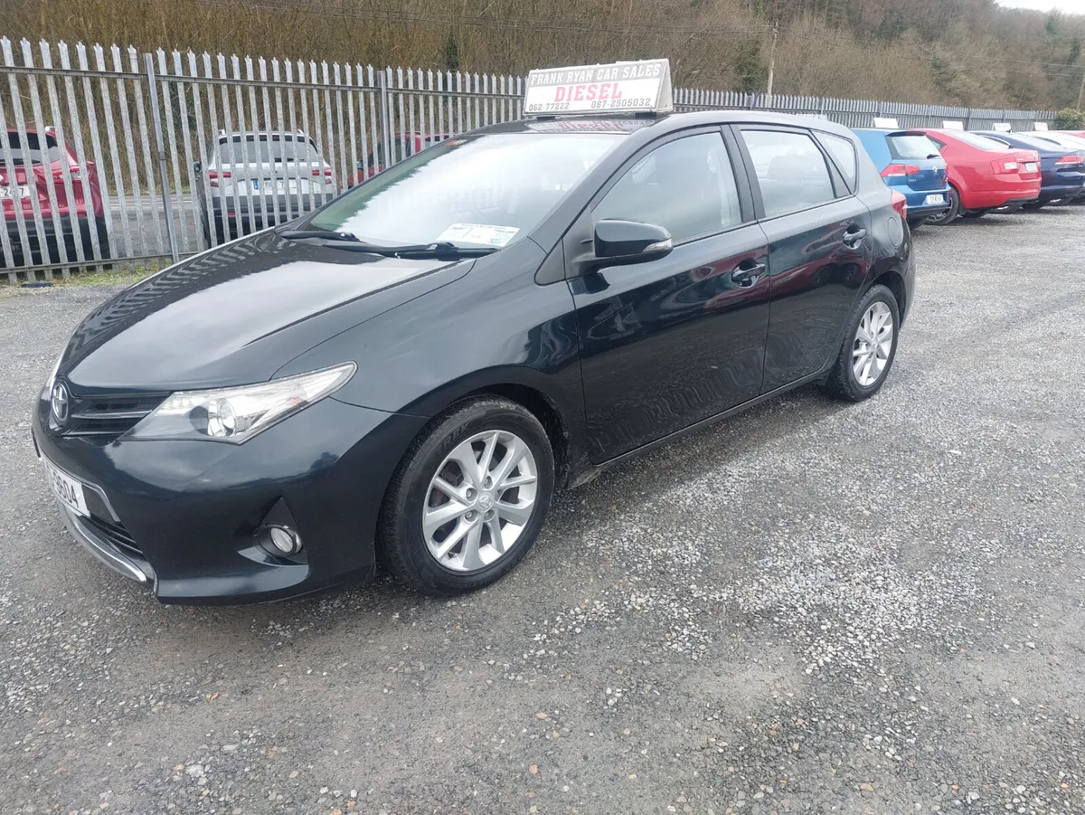 Toyota Auris 2014 - Image 2