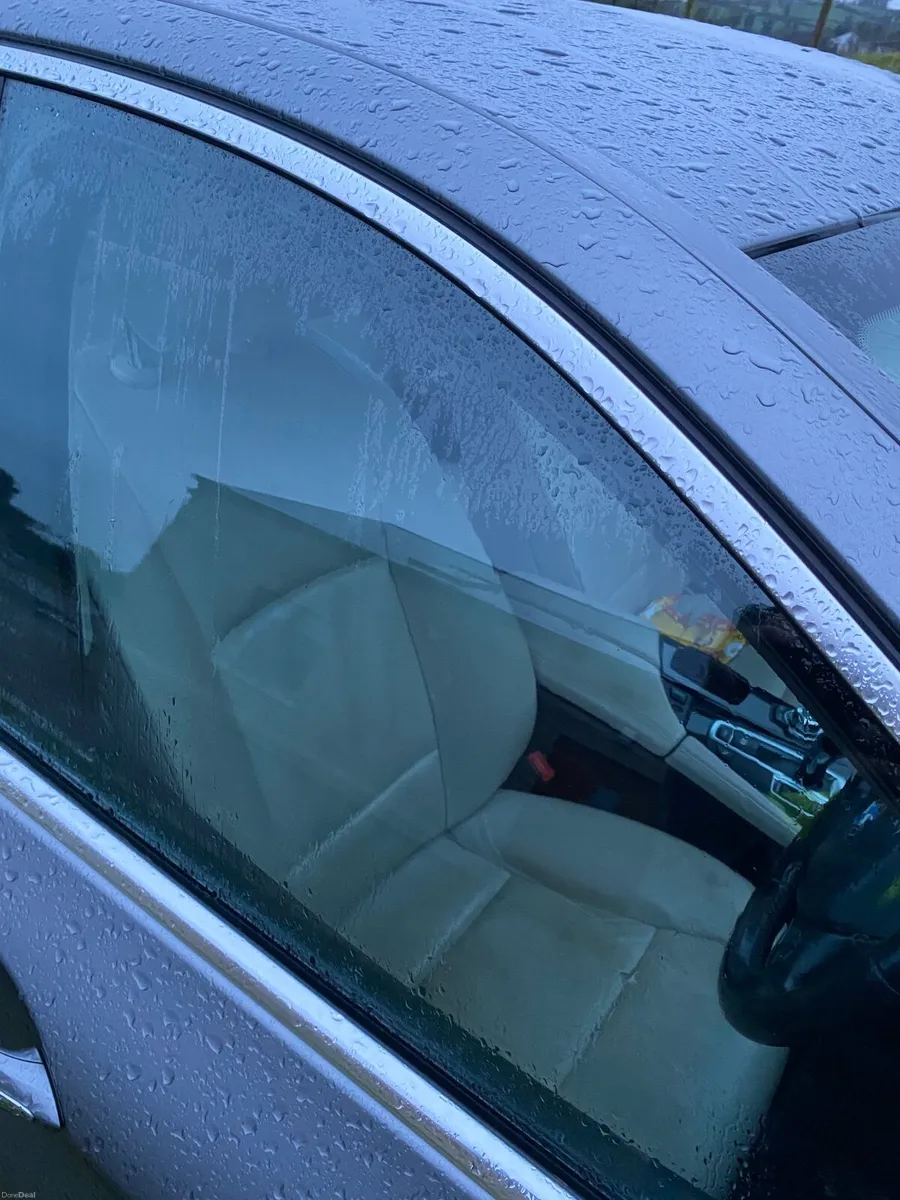 BMW 5-Series 2012 - Image 2