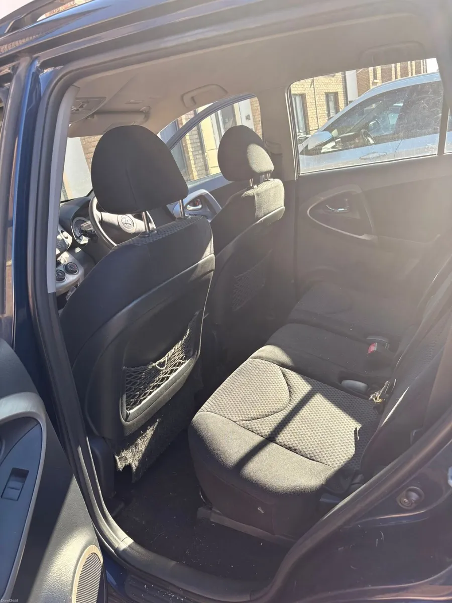 Toyota RAV4 2006 - Image 2
