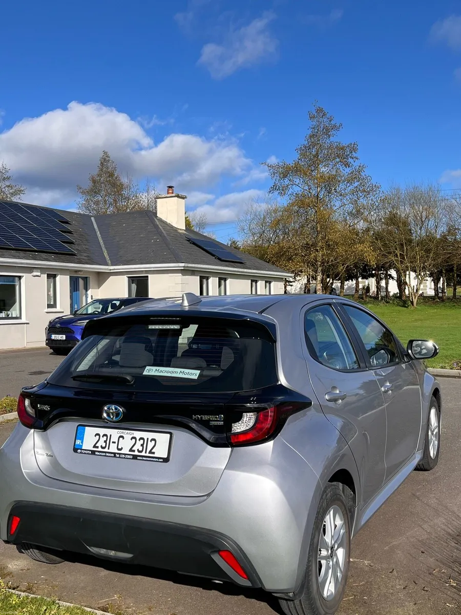 Toyota Yaris Hybrid Luna LOW MILEAGE - Image 4