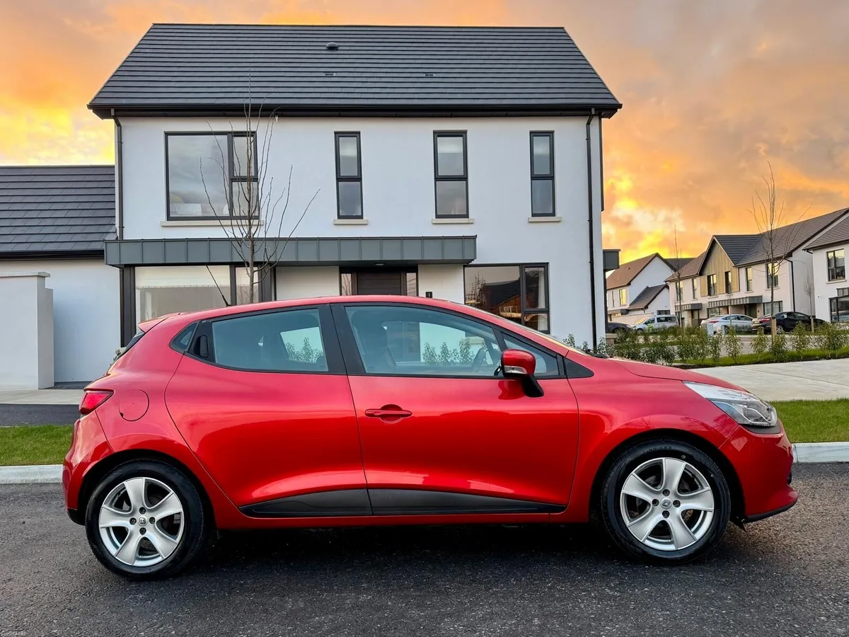 2015 Renault Clio 🔥NEW NCT🔥 DYNAMIQUE NAV - Image 4