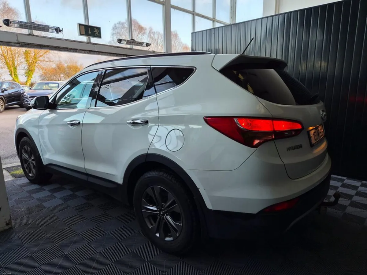 Hyundai Santa Fe 4WD Executive 4DR - Image 4