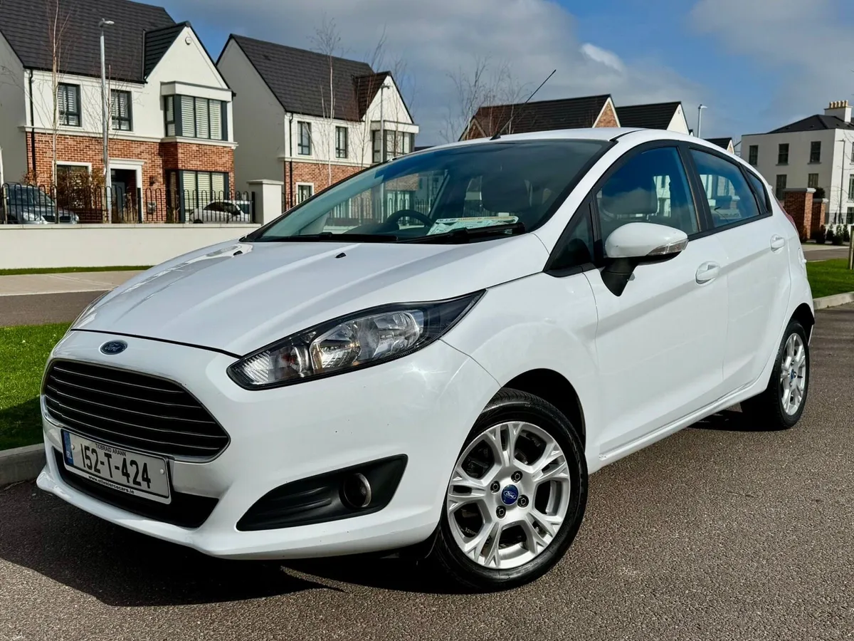 2015 Ford Fiesta 🔥 NEW NCT 🔥 LOW KM 🔥 - Image 1